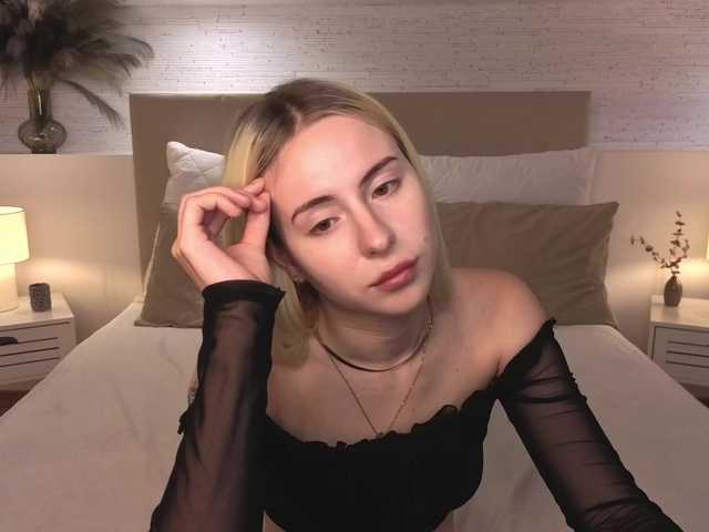 Bella-crazyy live cam on BongaCams