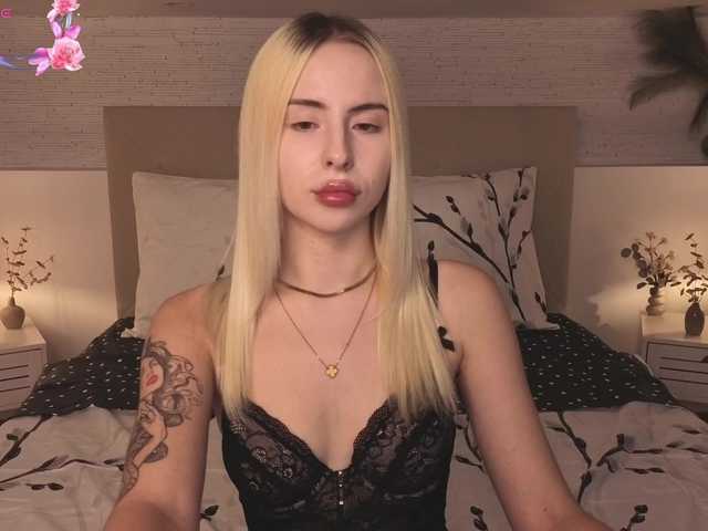 Bella-crazyy live cam on BongaCams