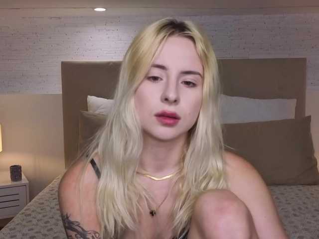 Bella-crazyy live cam on BongaCams