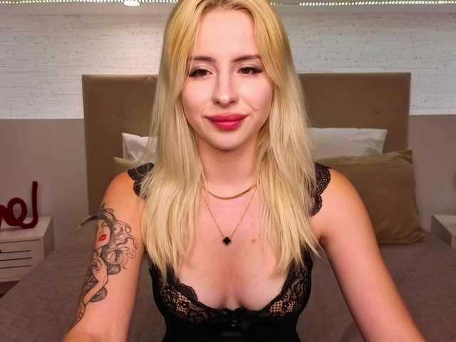 Bella-crazyy live cam on BongaCams