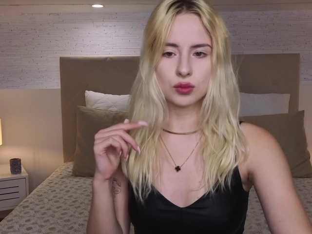Bella-crazyy live cam on BongaCams