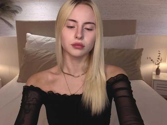 Bella-crazyy live cam on BongaCams
