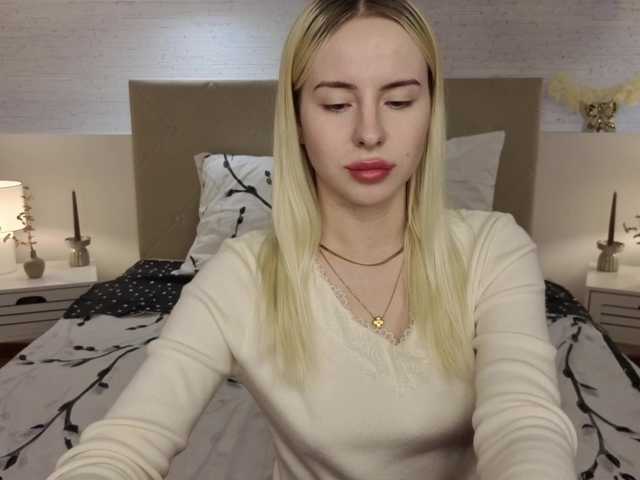 Bella-crazyy live cam on BongaCams