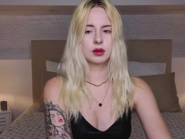 Bella-crazyy live cam on BongaCams