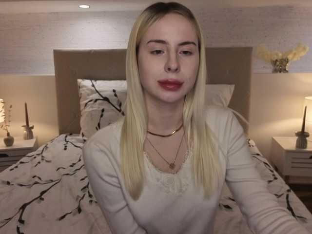 Bella-crazyy live cam on BongaCams