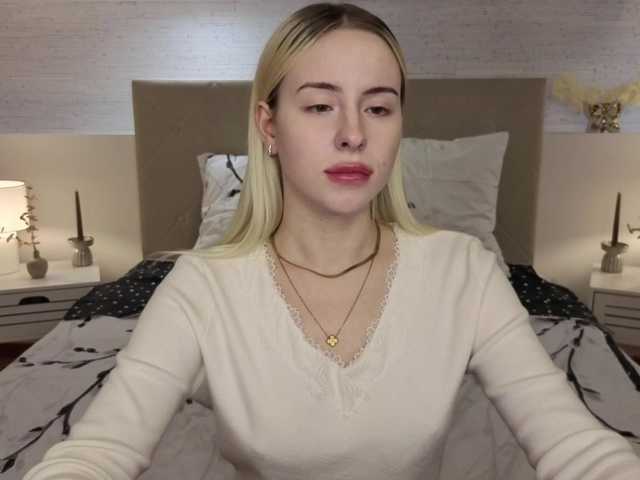 Bella-crazyy live cam on BongaCams