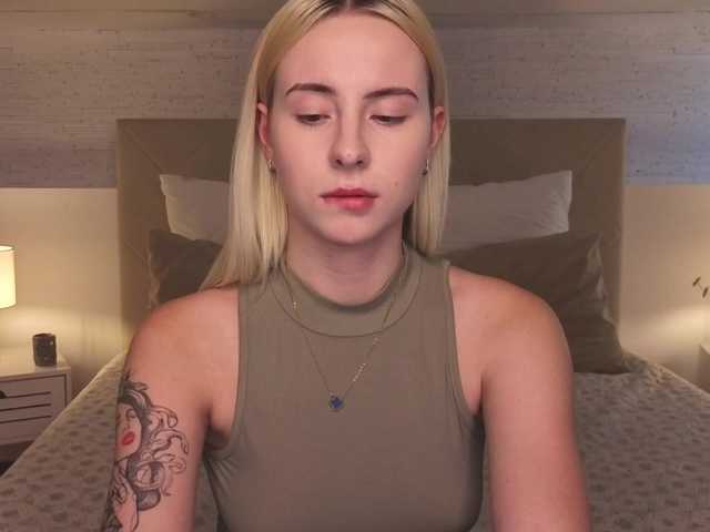 Bella-crazyy live cam on BongaCams