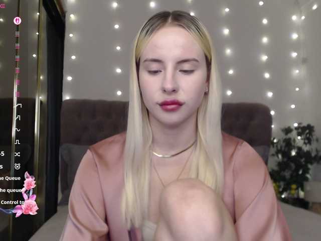 Bella-crazyy live cam on BongaCams