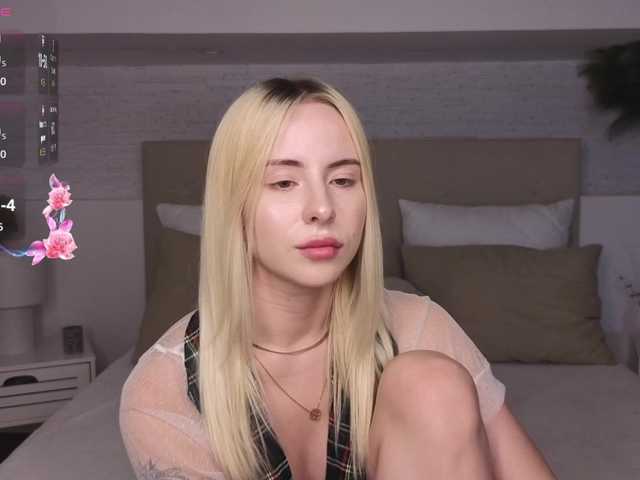 Bella-crazyy live cam on BongaCams