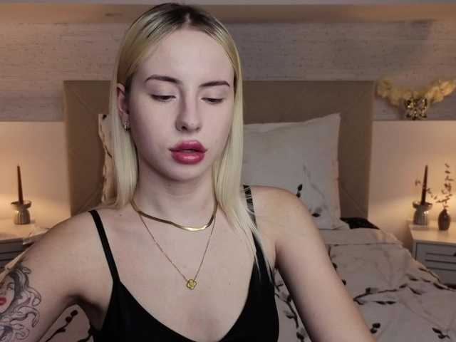Bella-crazyy live cam on BongaCams
