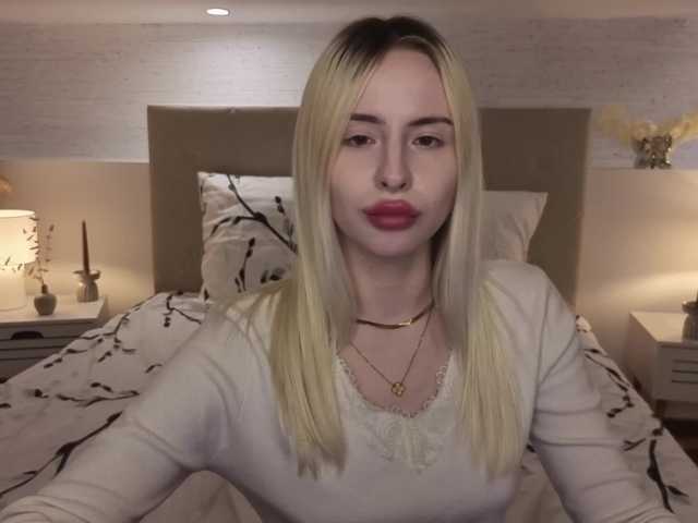 Bella-crazyy live cam on BongaCams