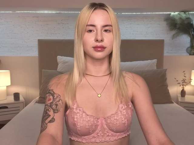 Bella-crazyy live cam on BongaCams