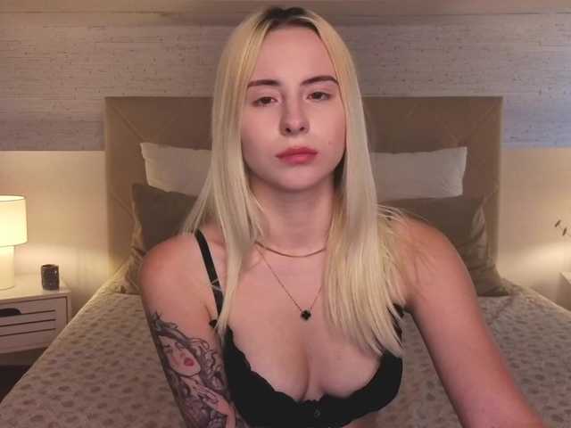 Bella-crazyy live cam on BongaCams