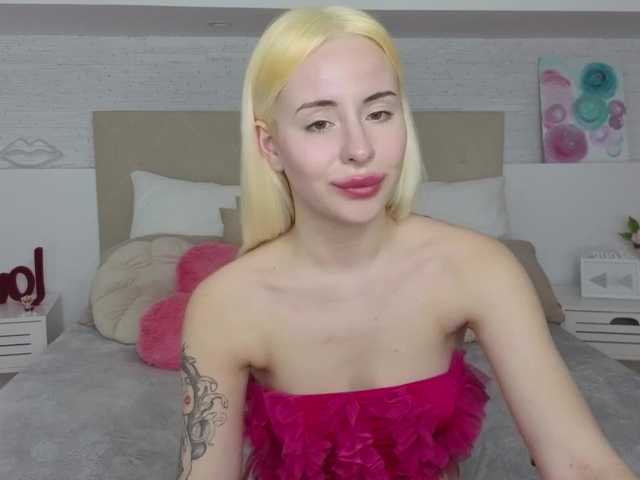 Bella-crazyy live cam on BongaCams