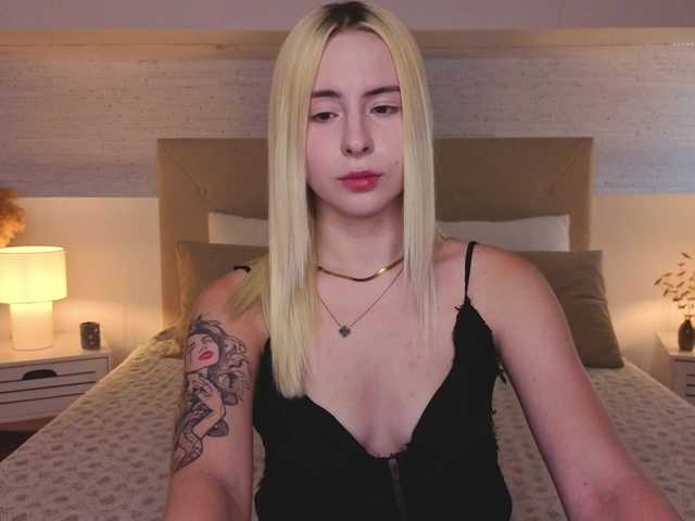 Bella-crazyy live cam on BongaCams