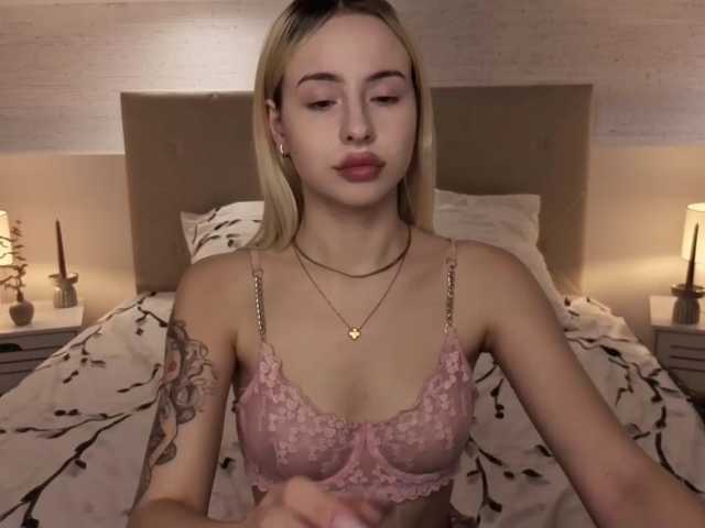Bella-crazyy live cam on BongaCams