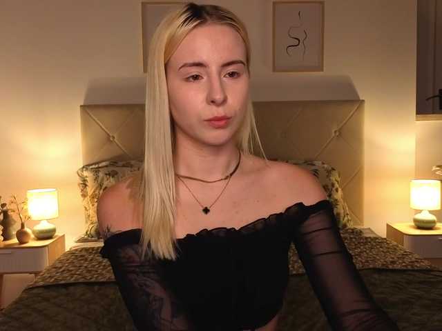 Bella-crazyy live cam on BongaCams