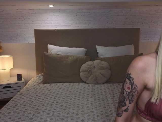 Bella-crazyy live cam on BongaCams