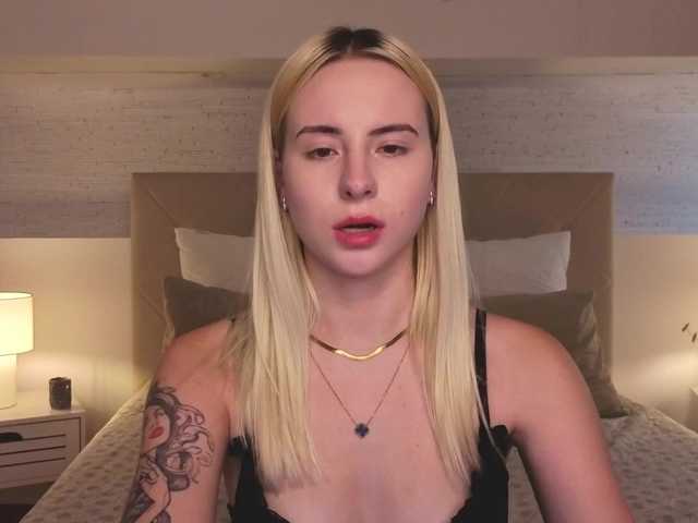 Bella-crazyy live cam on BongaCams