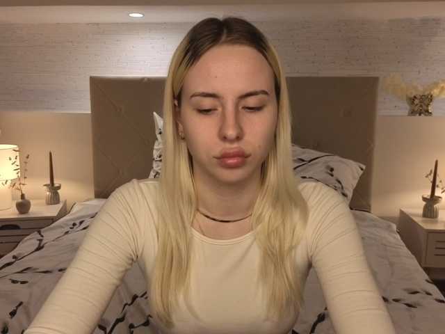 Bella-crazyy live cam on BongaCams