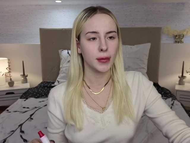 Bella-crazyy live cam on BongaCams