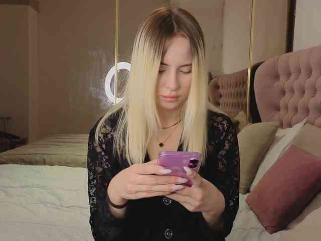 Bella-crazyy webcam