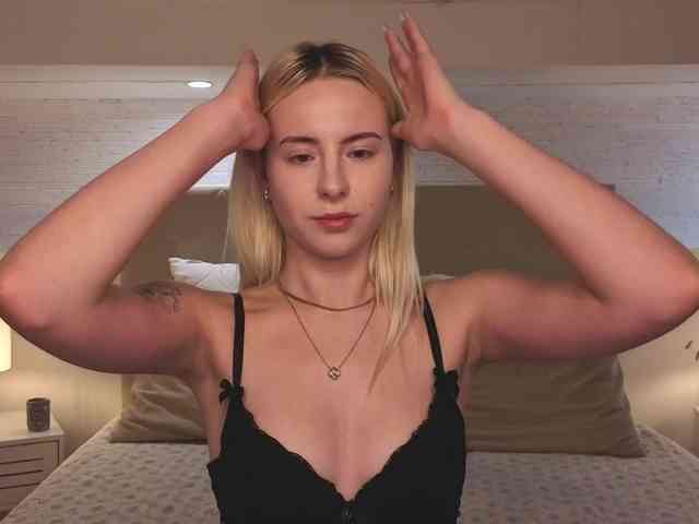 Bella-crazyy webcam