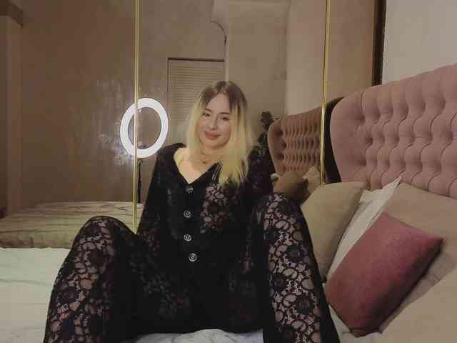 Bella-crazyy Live Webcam on BongaCams