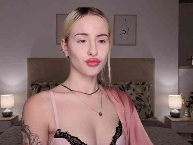 Bella-crazyy webcam