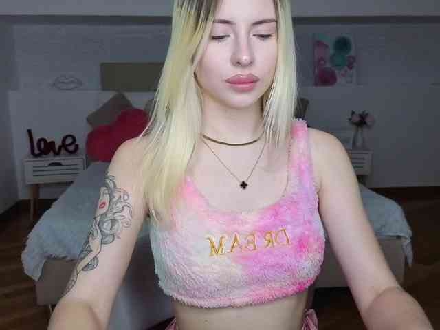 Bella-crazyy Live Webcam on BongaCams