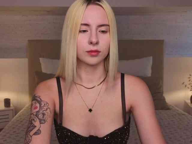Bella-crazyy webcam