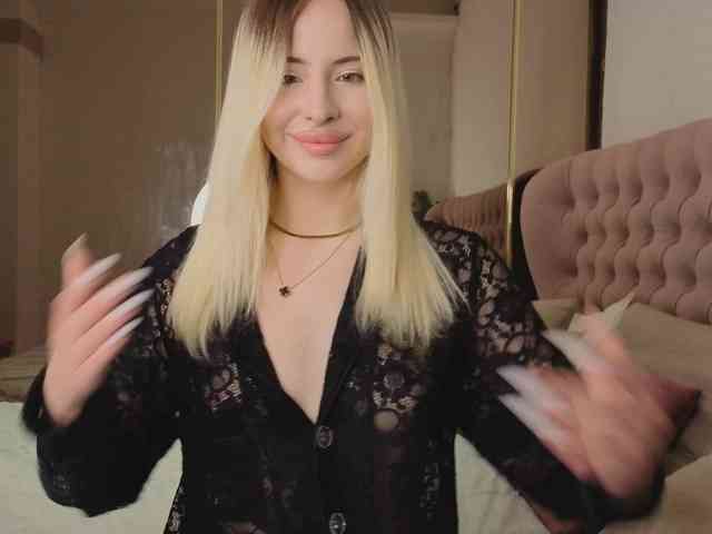 Bella-crazyy Live Webcam on BongaCams