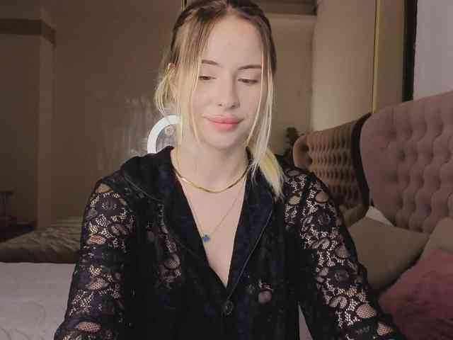 Bella-crazyy webcam