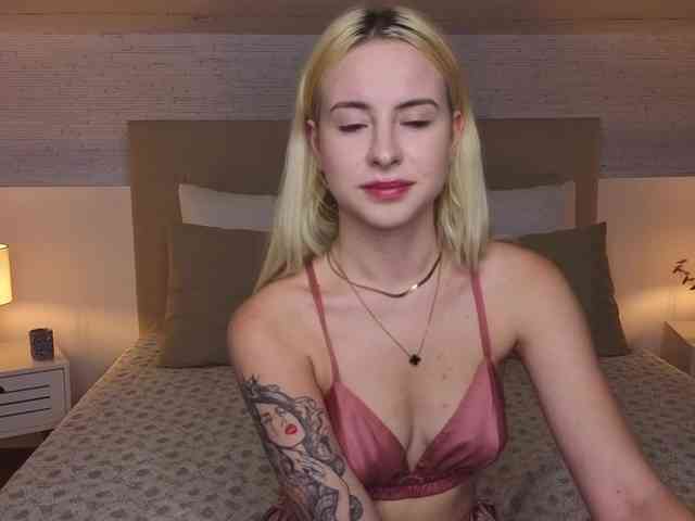 Bella-crazyy webcam