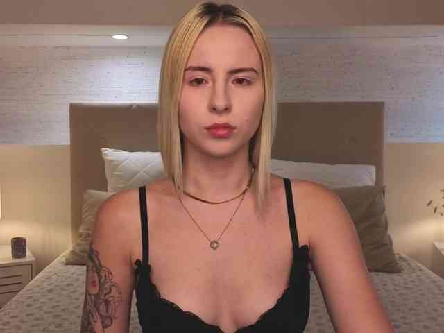 Bella-crazyy webcam