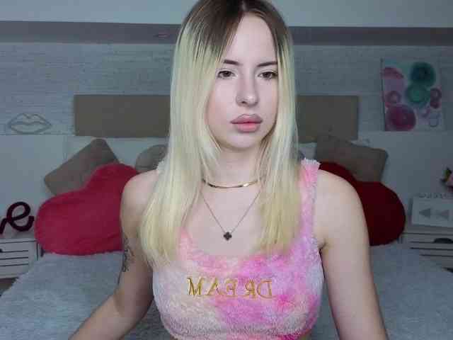 Bella-crazyy Live Webcam on BongaCams