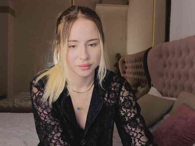 Bella-crazyy webcam