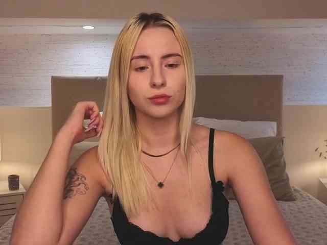 Bella-crazyy webcam