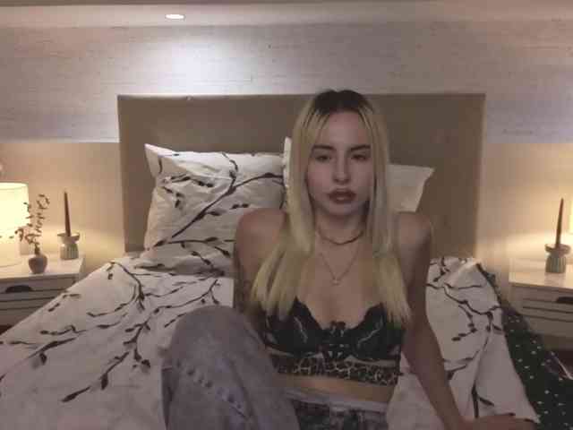 Bella-crazyy webcam