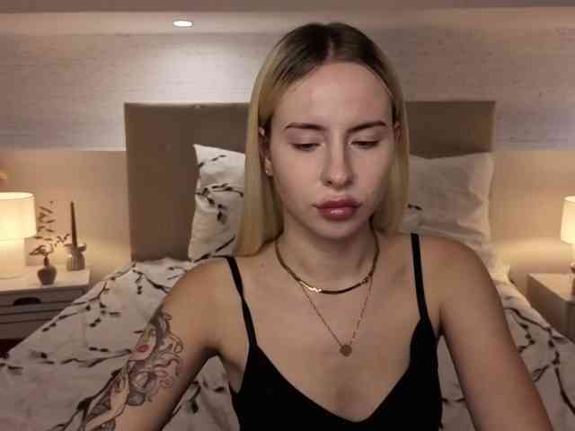 Bella-crazyy webcam