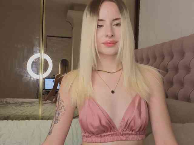 Bella-crazyy webcam