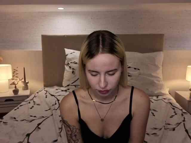 Bella-crazyy webcam