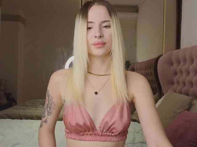 Bella-crazyy webcam