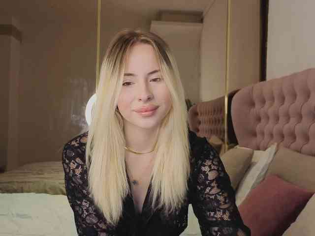 Bella-crazyy webcam