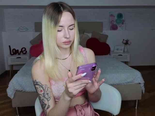 Bella-crazyy webcam