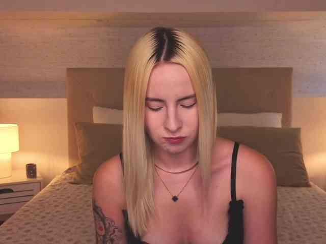 Bella-crazyy webcam