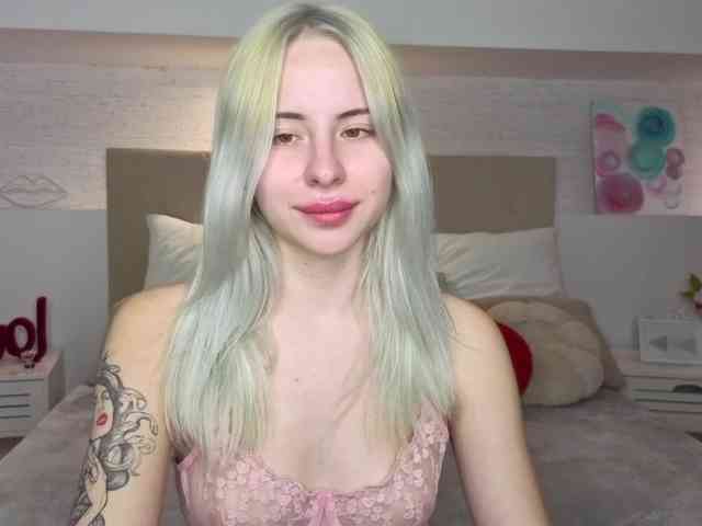 Bella-crazyy webcam