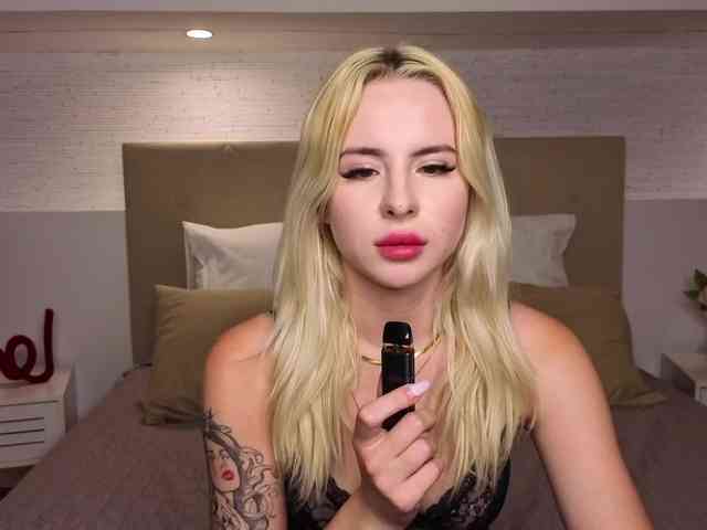 Bella-crazyy webcam