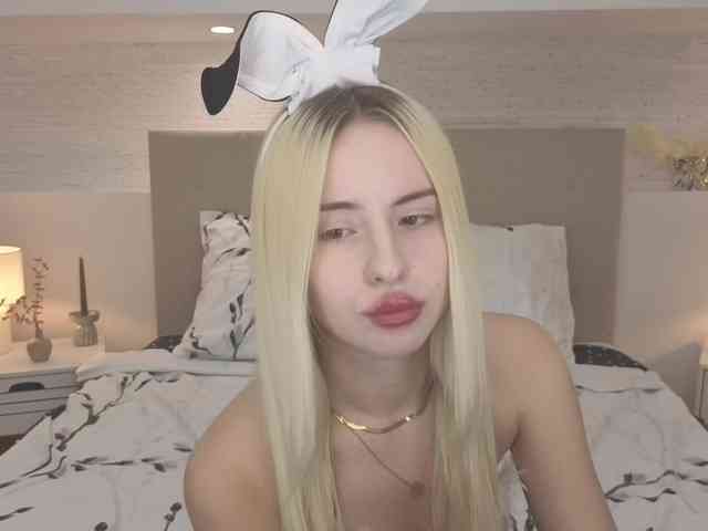 Bella-crazyy webcam