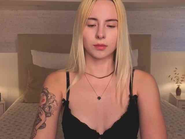 Bella-crazyy webcam